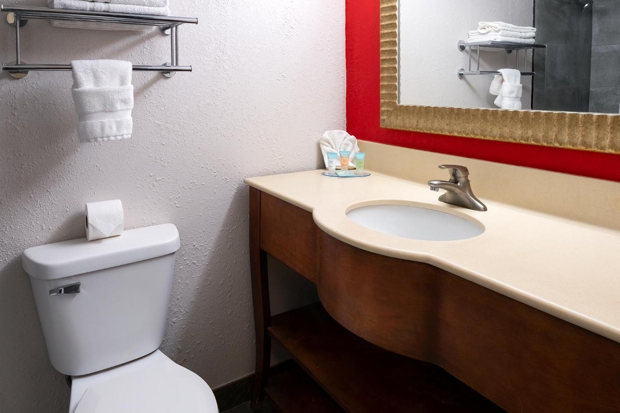 American Inn & Suites Ferndale Εξωτερικό φωτογραφία